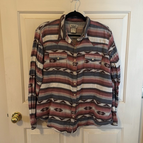 EUC Ariat Button Up - Picture 2 of 5